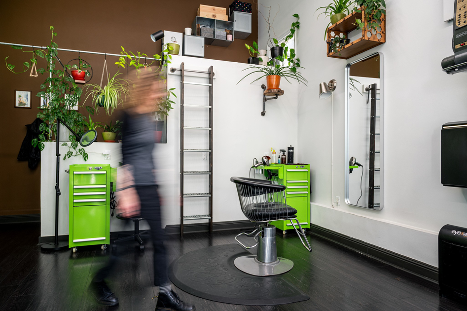 The San Francisco hairstylist who lives 500 miles from her own salon