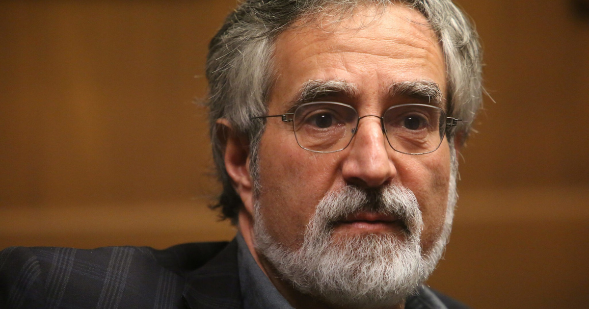 Aaron Peskin is not running in D2. He’s the star of its attack ads