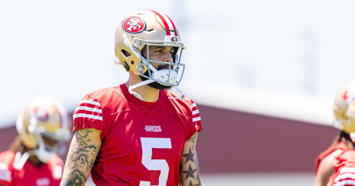 Mike Evans draws early praise in 49ers locker room article cover image