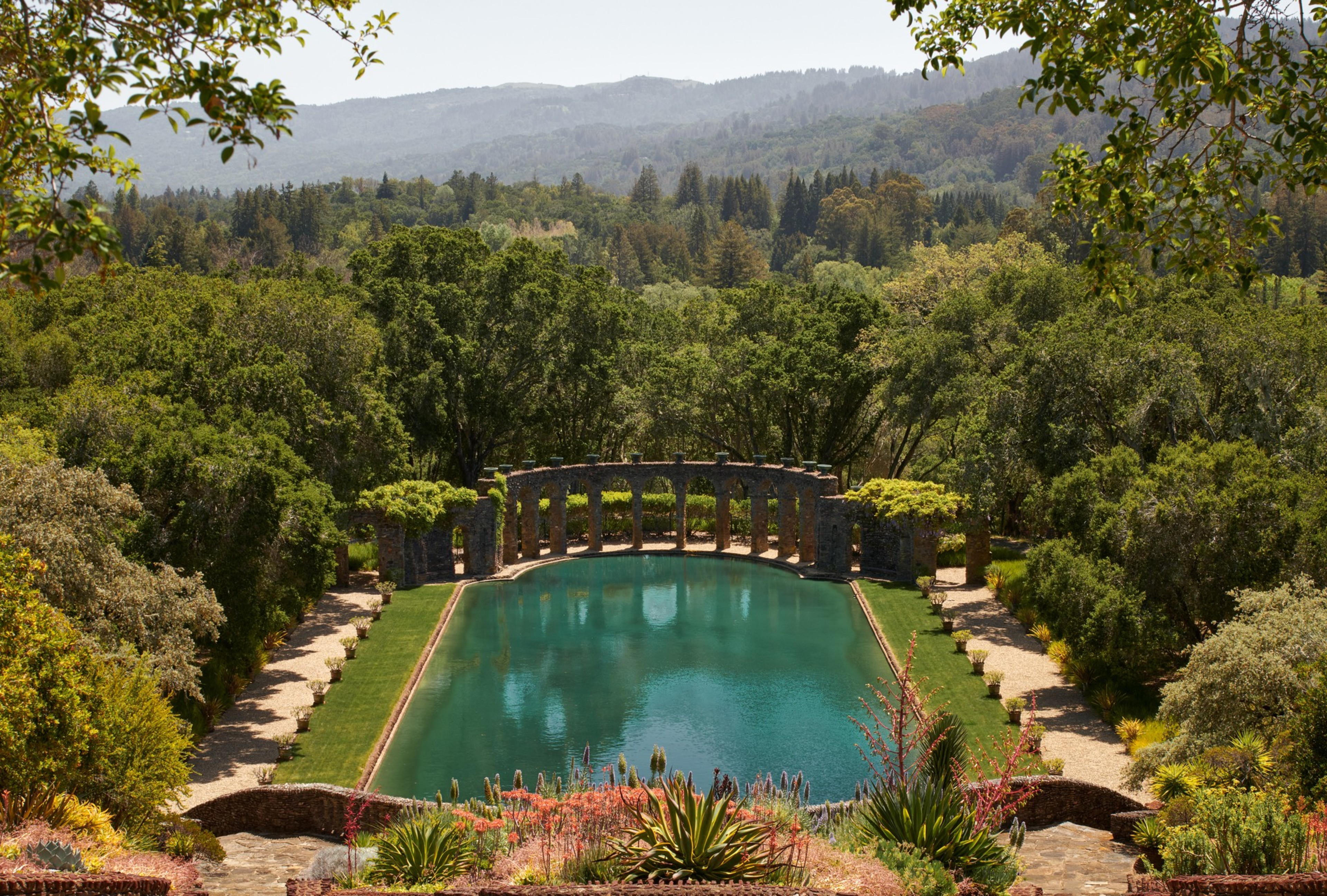 A over look of a pool.