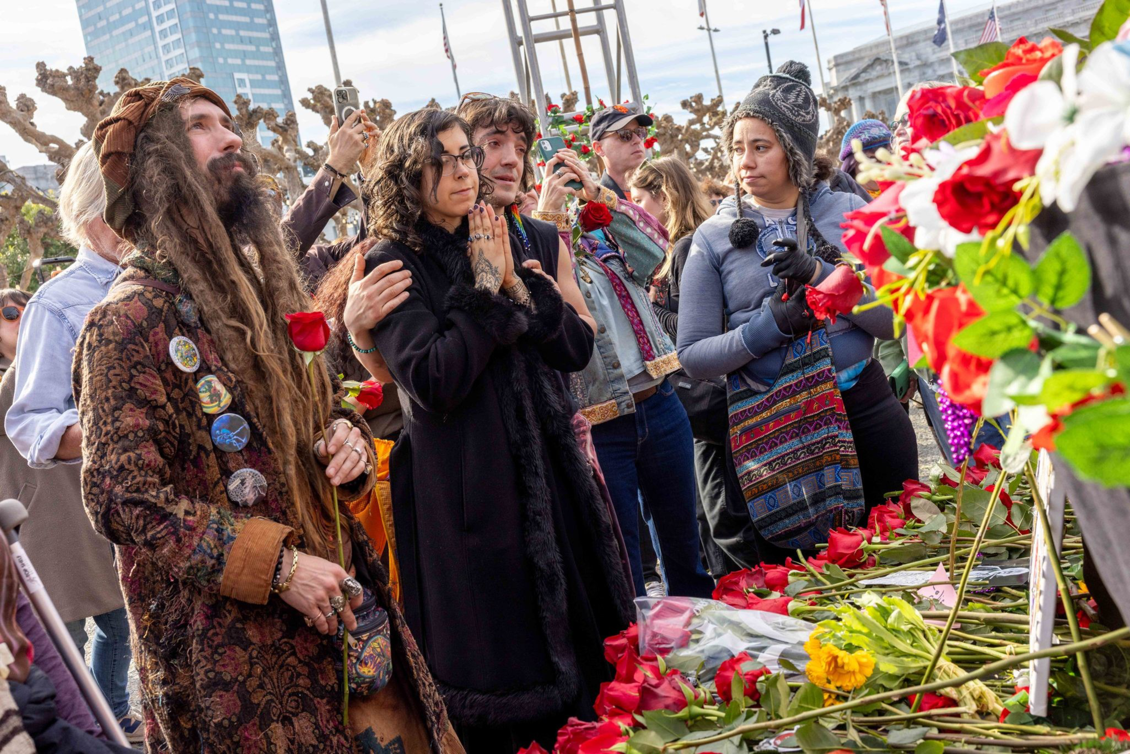 Deadheads, Joan Baez, and John Mayer flood SF to mourn Bob Weir — and the  end of an era