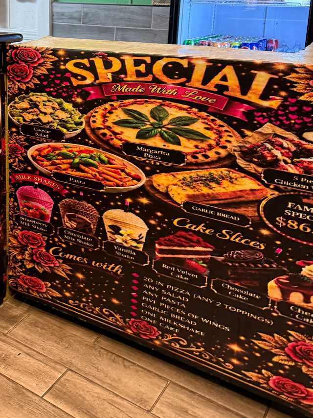 Yummy Pizzaのピザやサラダを掲載したメニュー