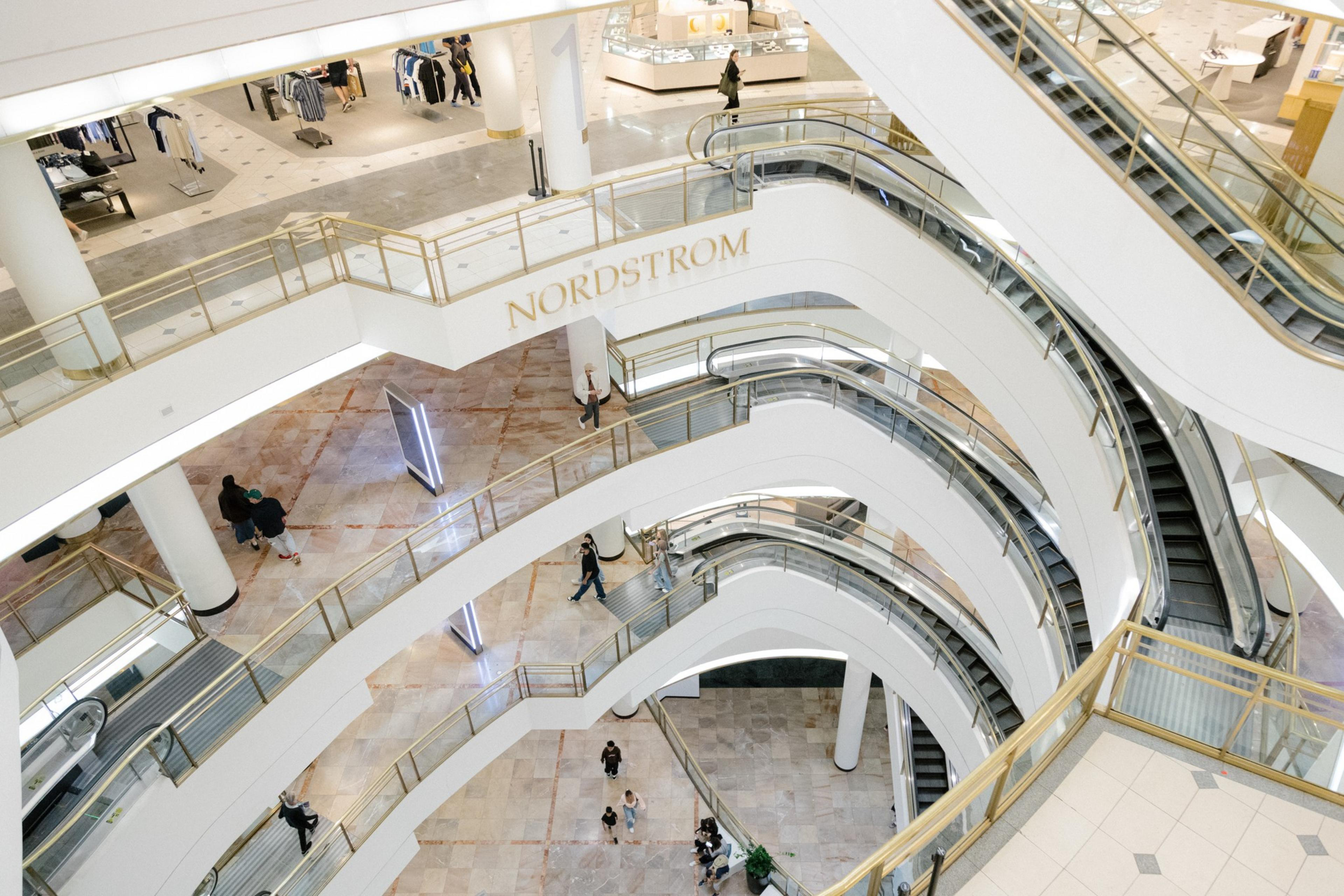 sfstandard.com - Kevin V. Nguyen - Why the SF Centre Mall sale keeps falling apart
