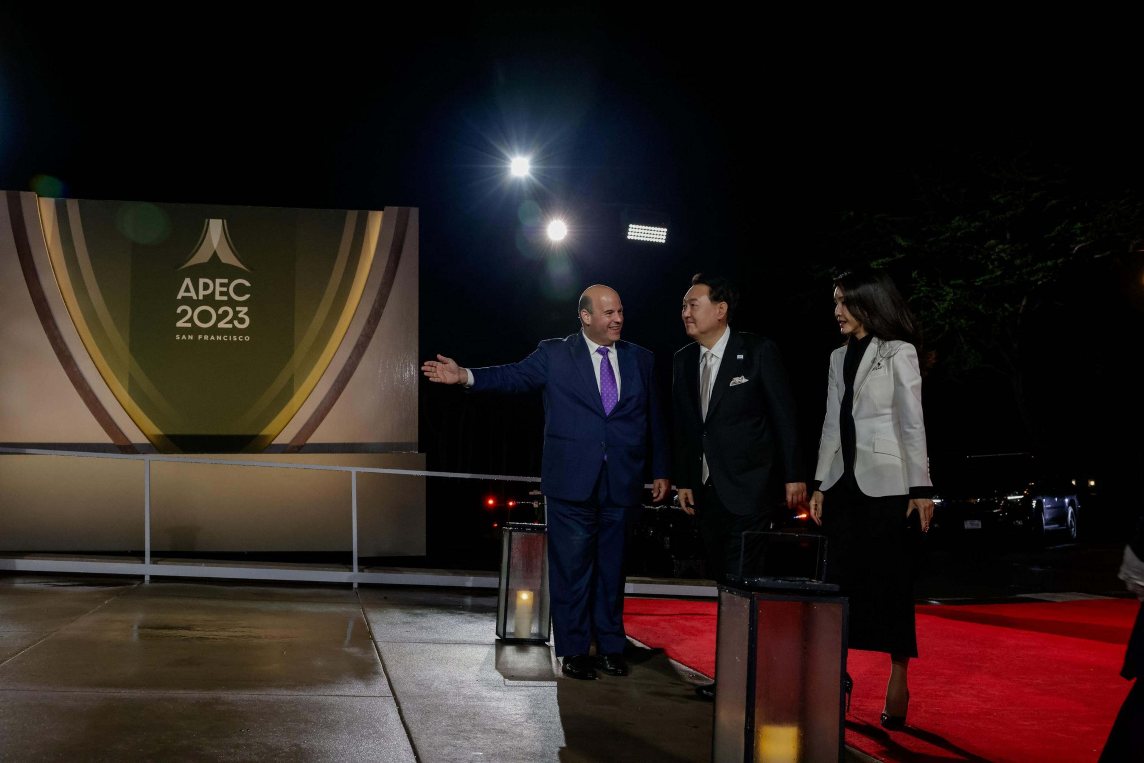 Acting Chief of Protocol Ethan Rosenzweig, President of South Korea Yoon Suik Yeo, and the First Lady of South Korea, Kim Keon-hee, greet one another at the Legion of Honor museum. 