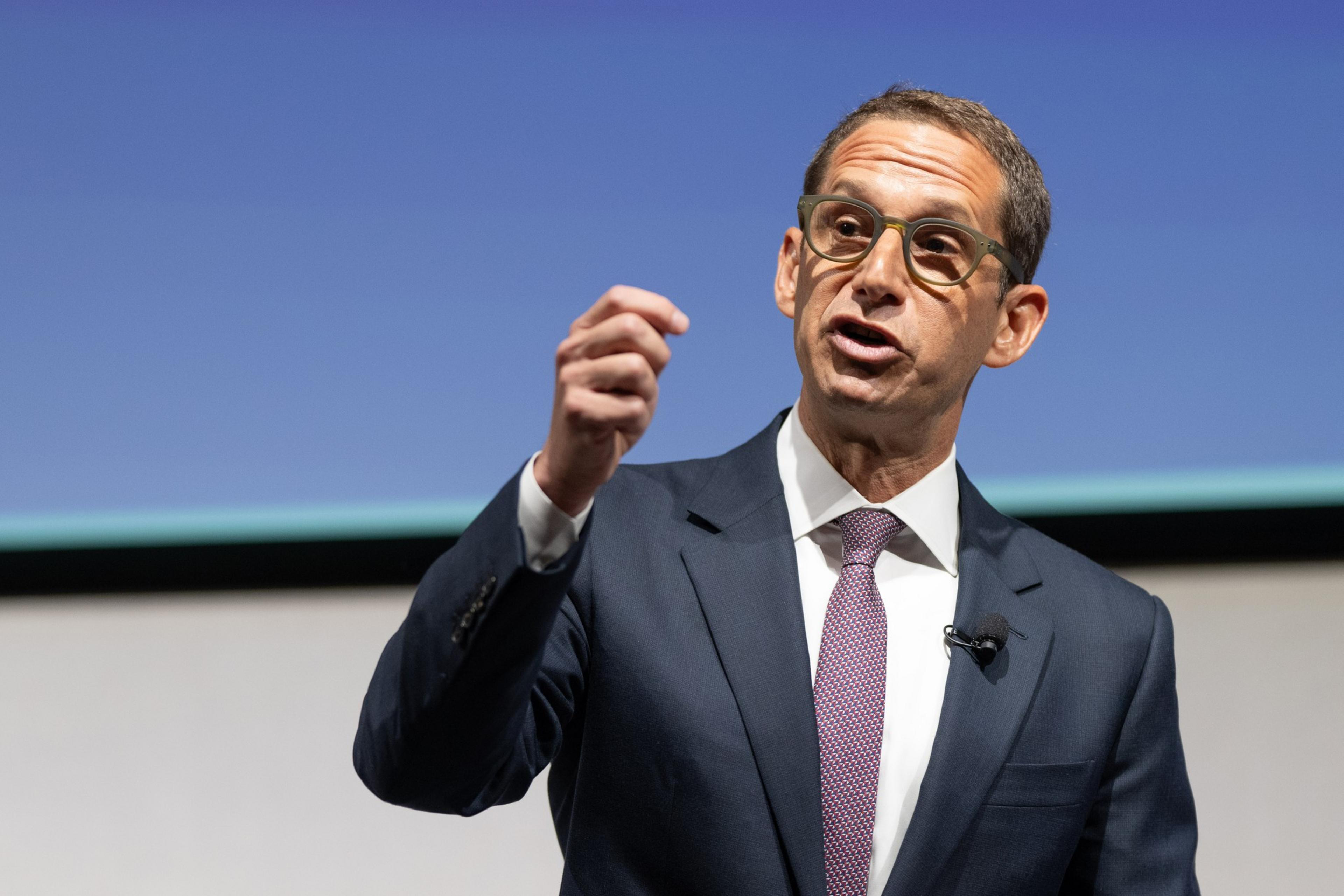 Daniel Lurie speaks at a mayoral debate