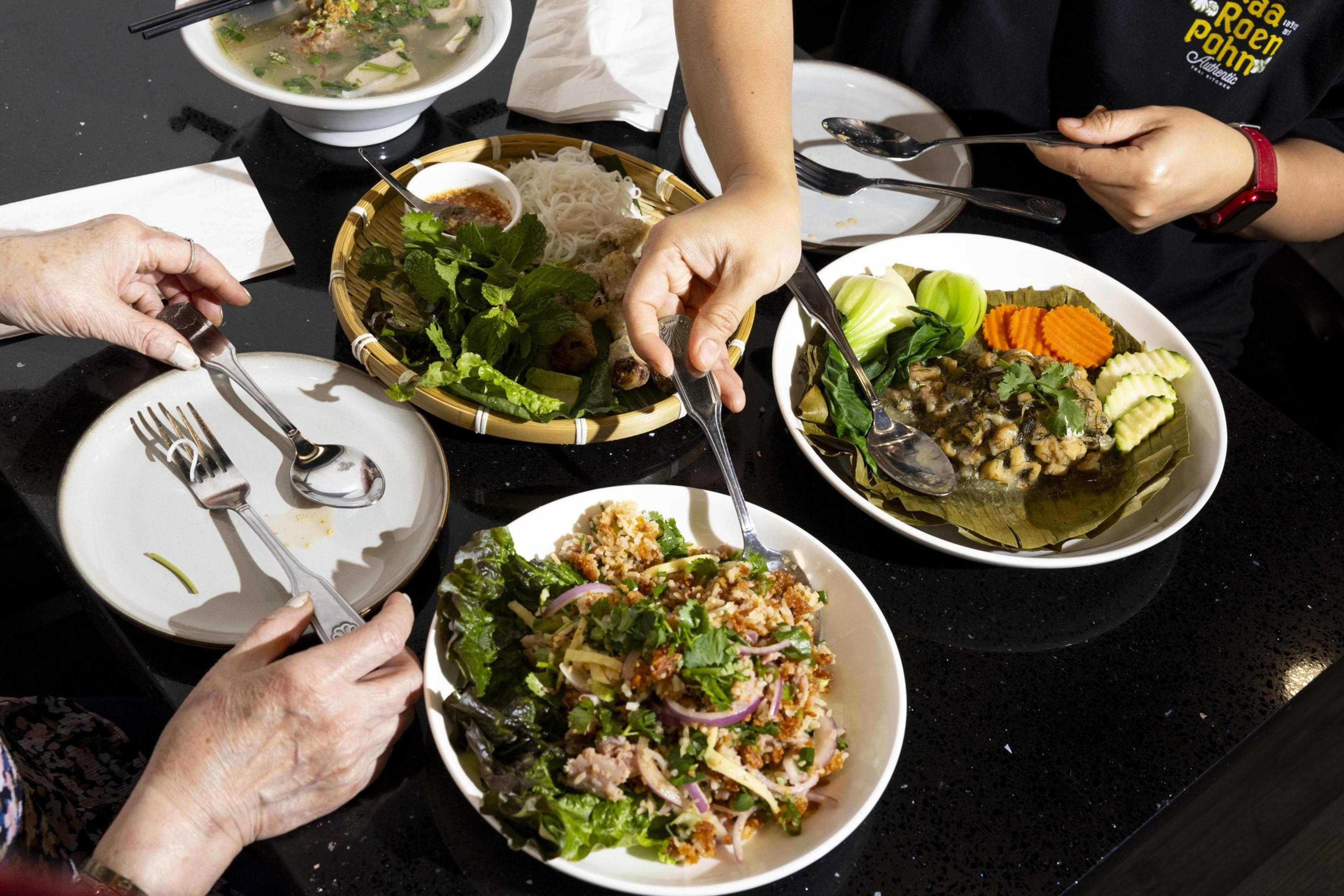 Chaa Roen Pohn and its food