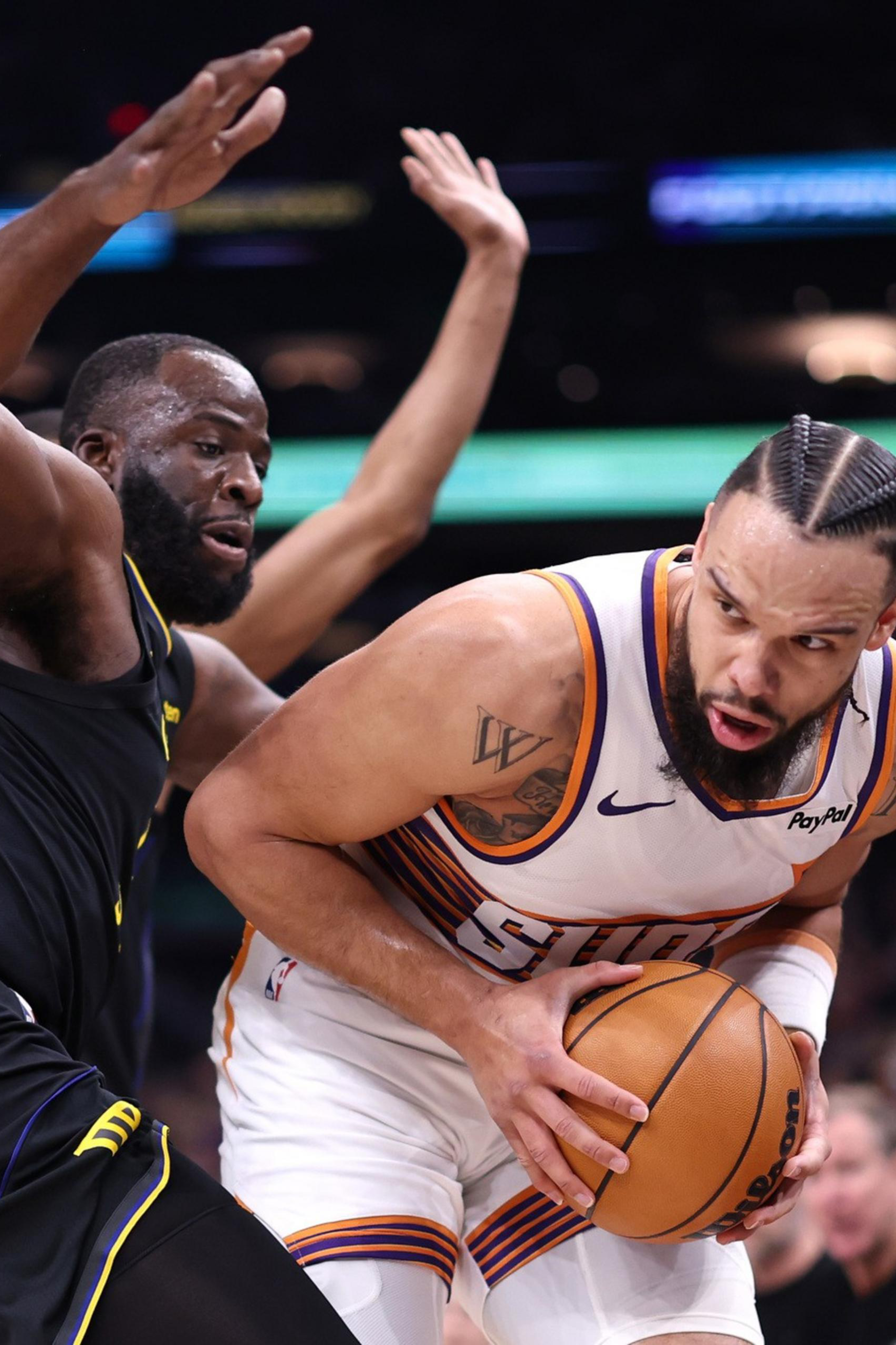 Warriors cap emotional deadline with dramatic win over Suns: 