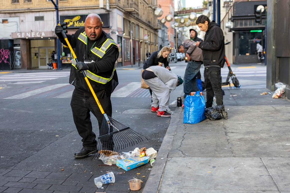 Mayor moves to overhaul $500M in homelessness contracts