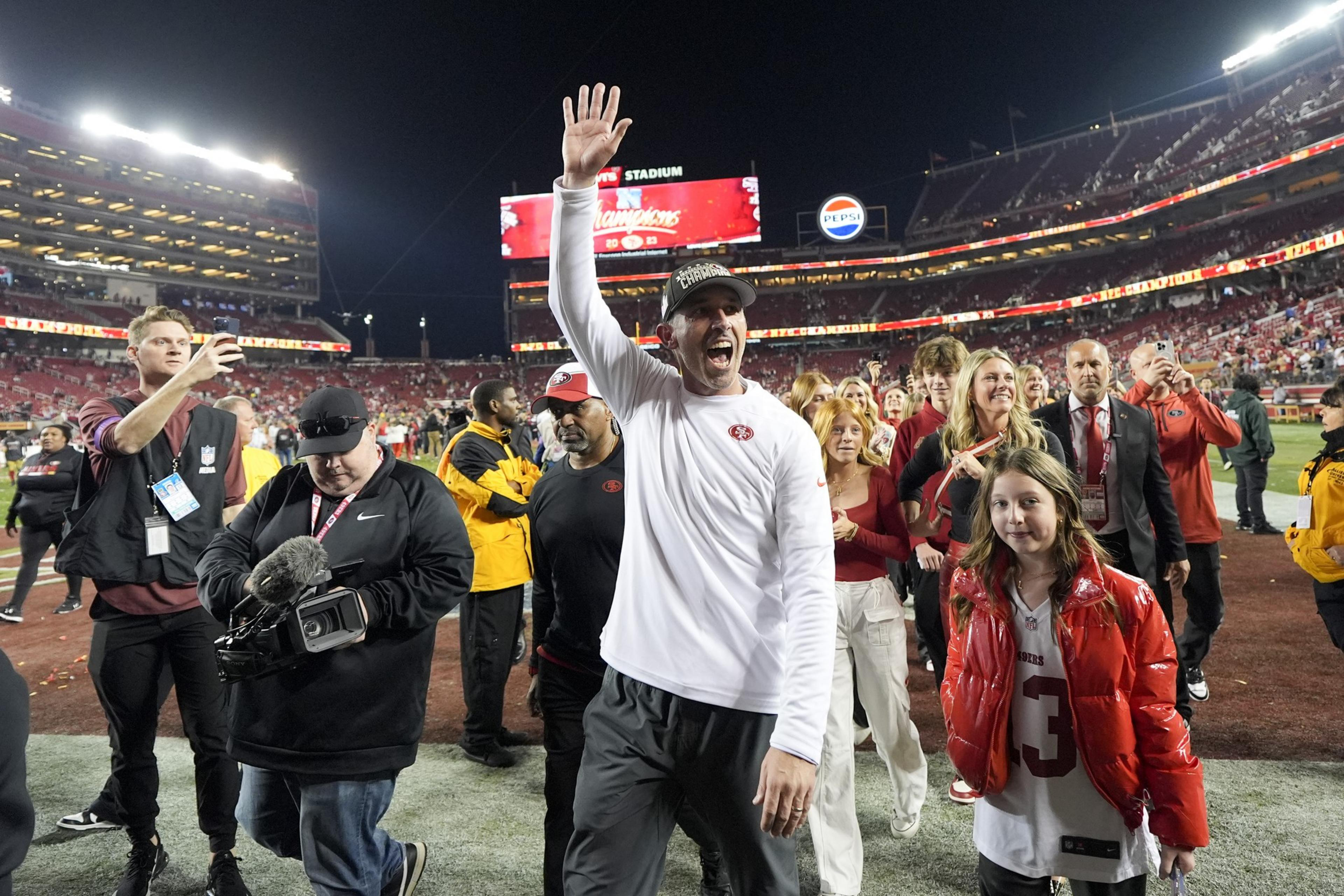 Kyle Shanahan celebrates