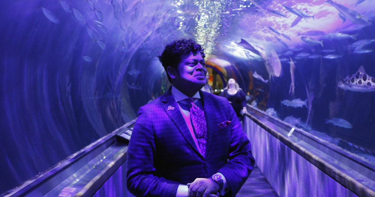 Ousted aquarium boss says he tried to expose Disney shark blood pact