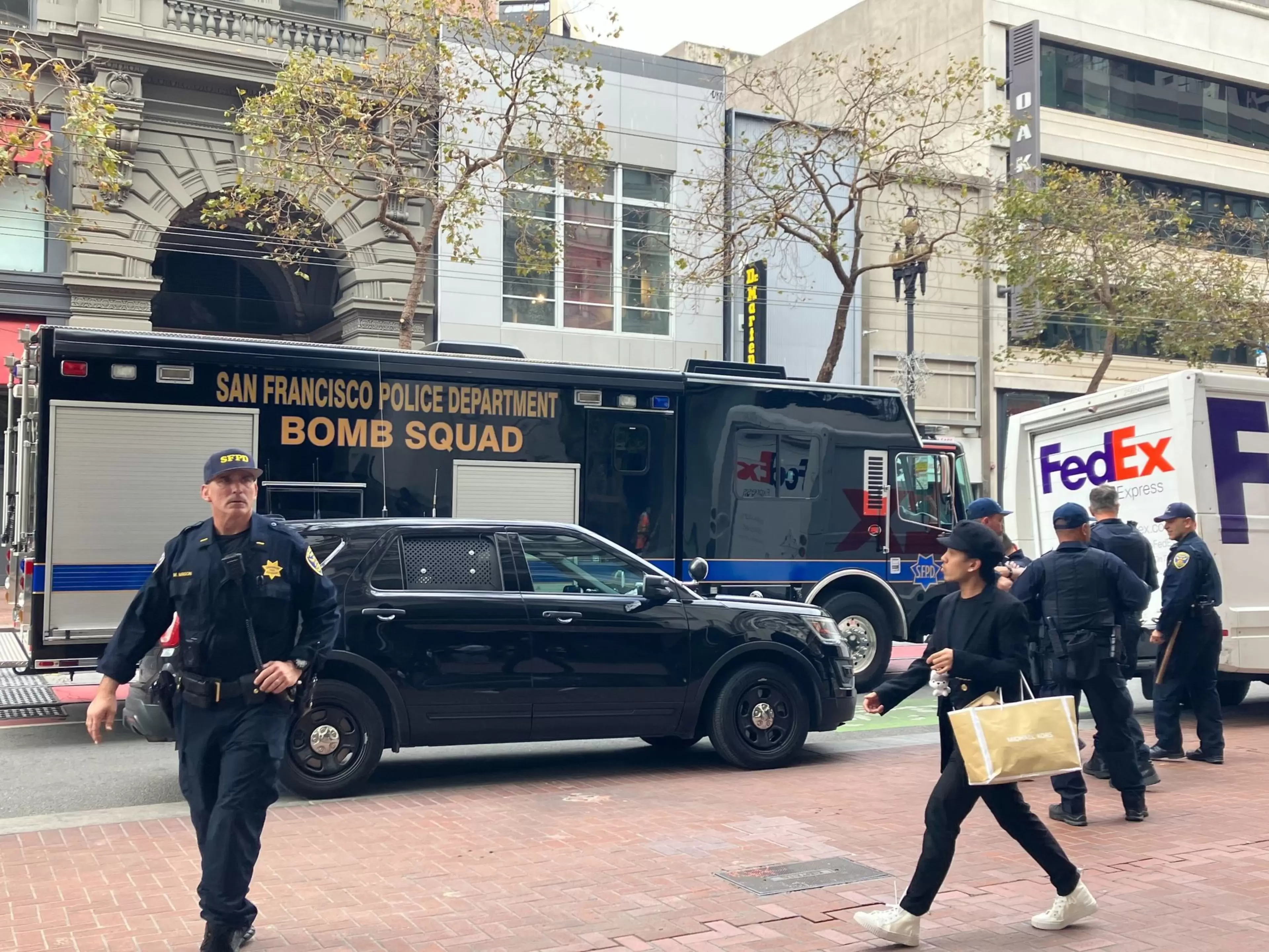 Bomb threat at downtown San Francisco mall forces evacuation during APEC