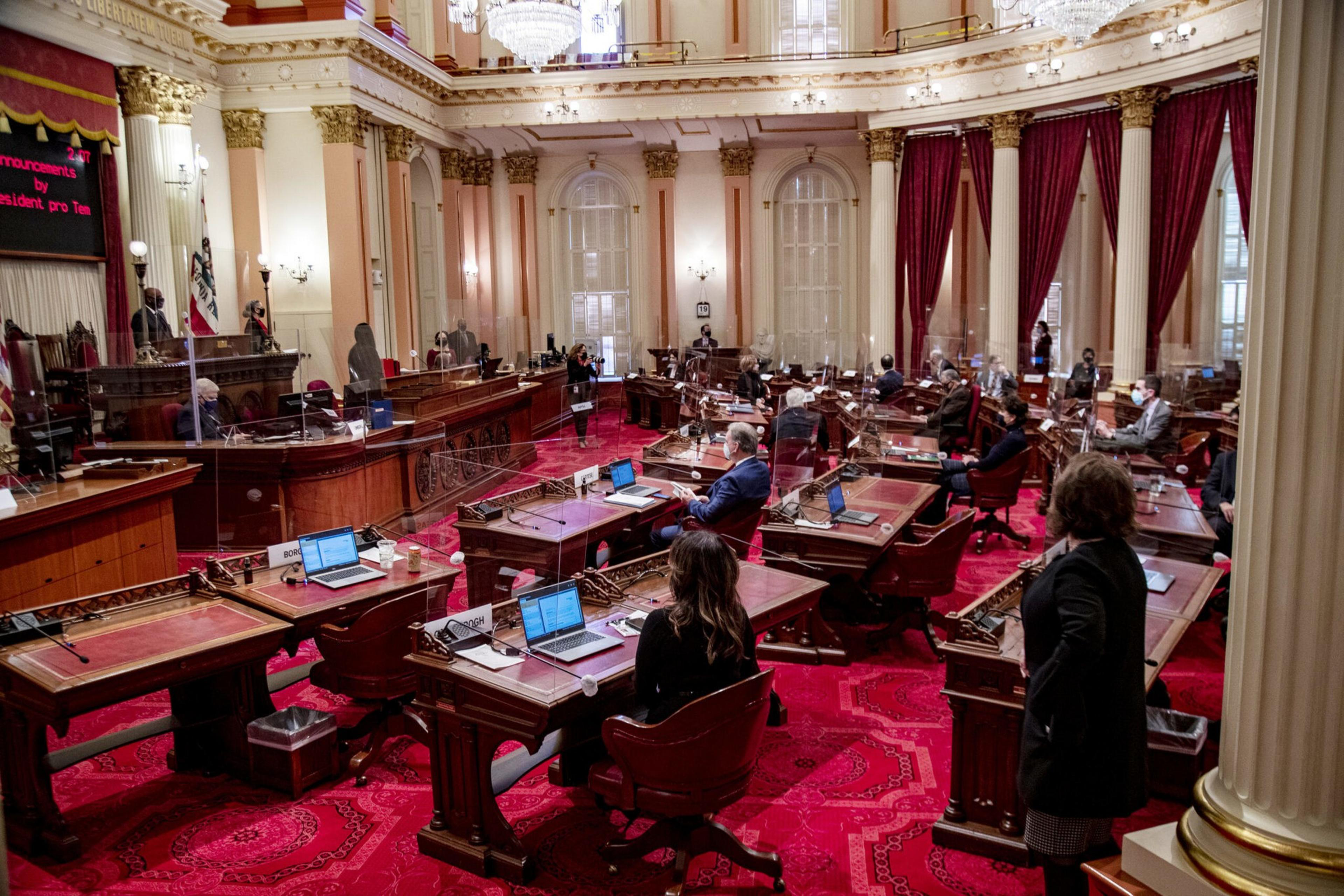 Legislators gather in the California State Senate in Sacramento. | Gina Ferazzi/Los Angeles Times via Getty Images