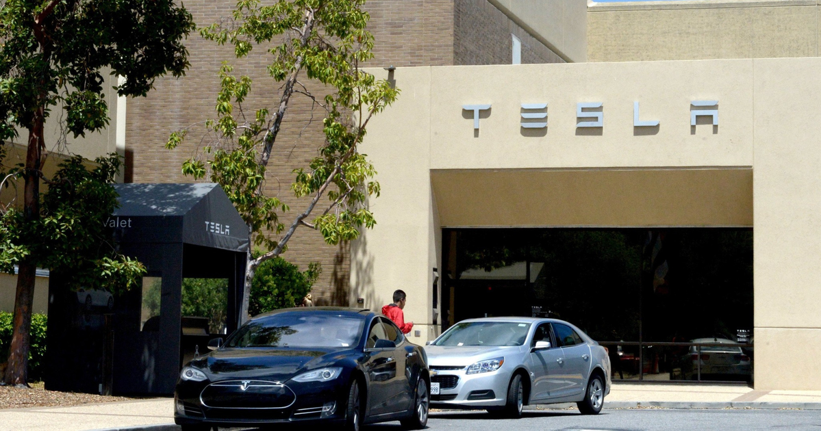 Tesla spills bright green chemical into Palo Alto creek