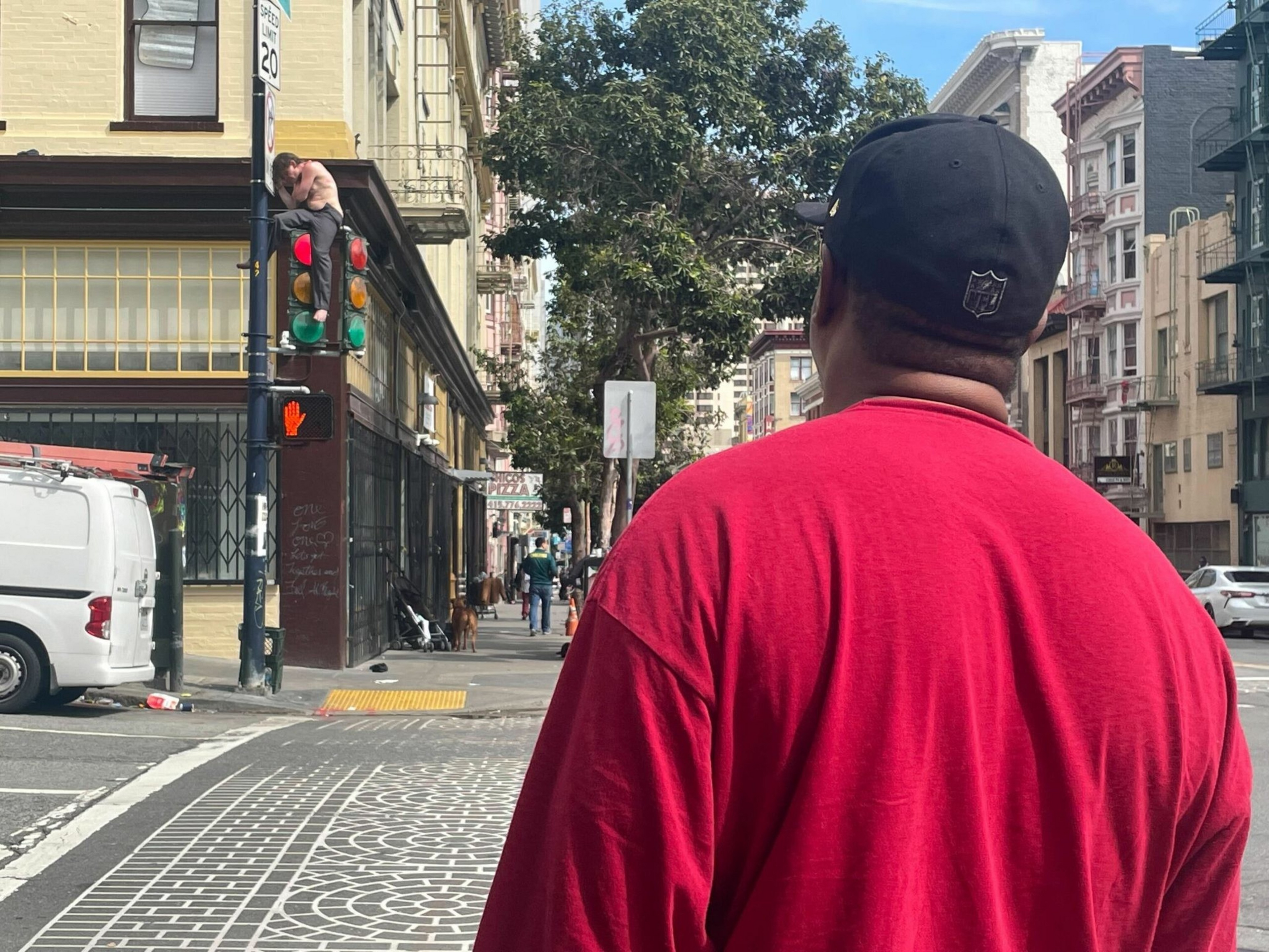A man in crisis climbed SF traffic light. It took 5 hours to help him