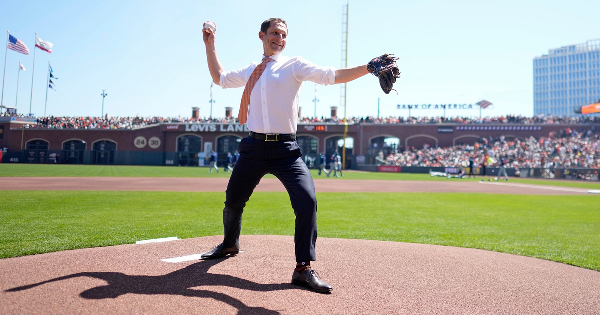 A night at Oracle Park with Daniel Lurie: The mayor talks Posey, Kerr, and Bay Area sports