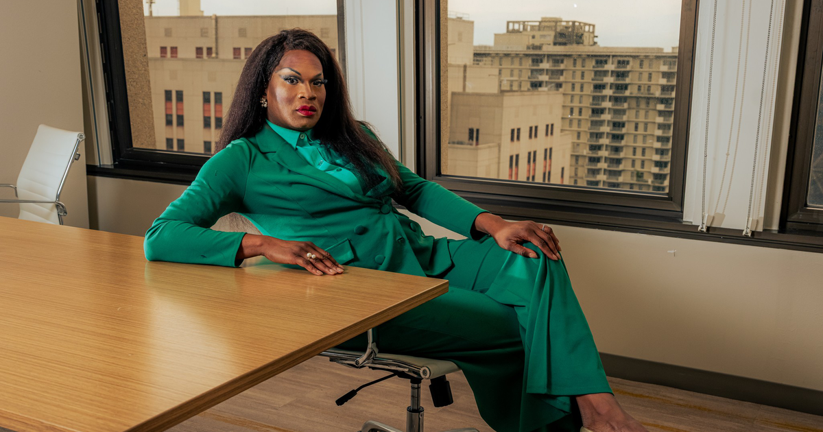 Get that coin, gurl! This drag performer is helping fellow queens invest