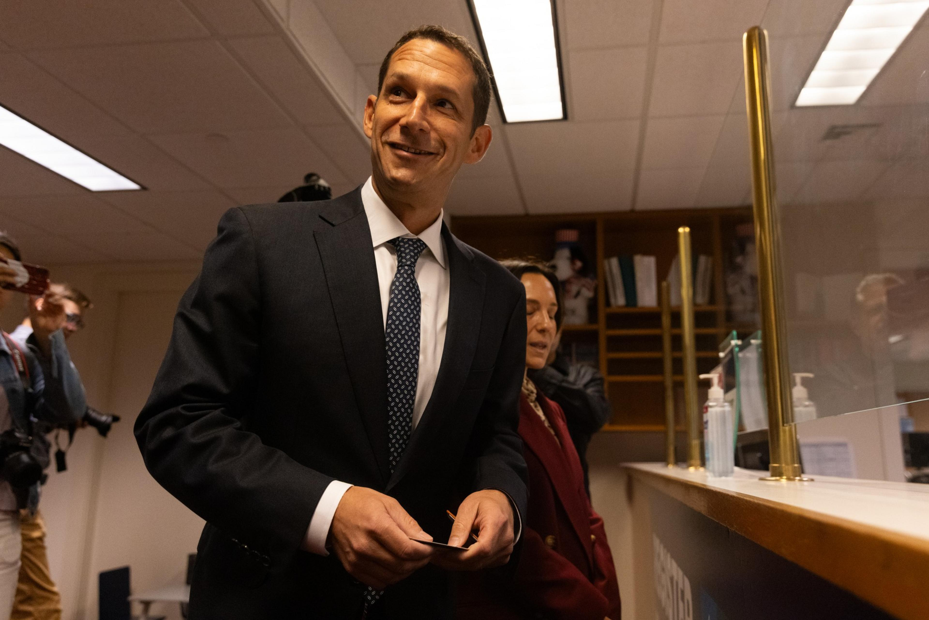 Daniel Lurie smiles.