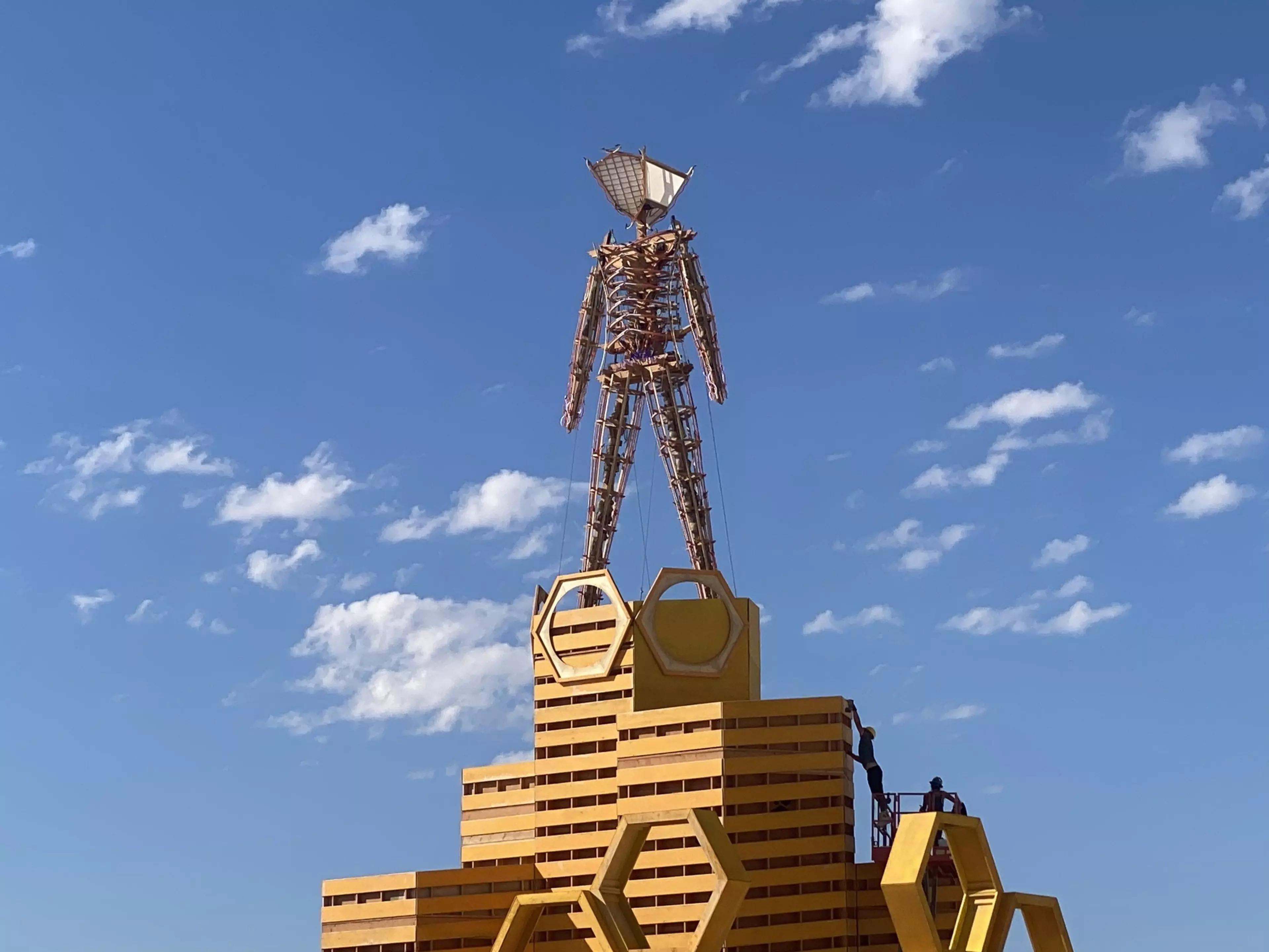 キャメルと砂漠のアートガラス Burning Man 2023: See photos of Black Rock City's landmarks