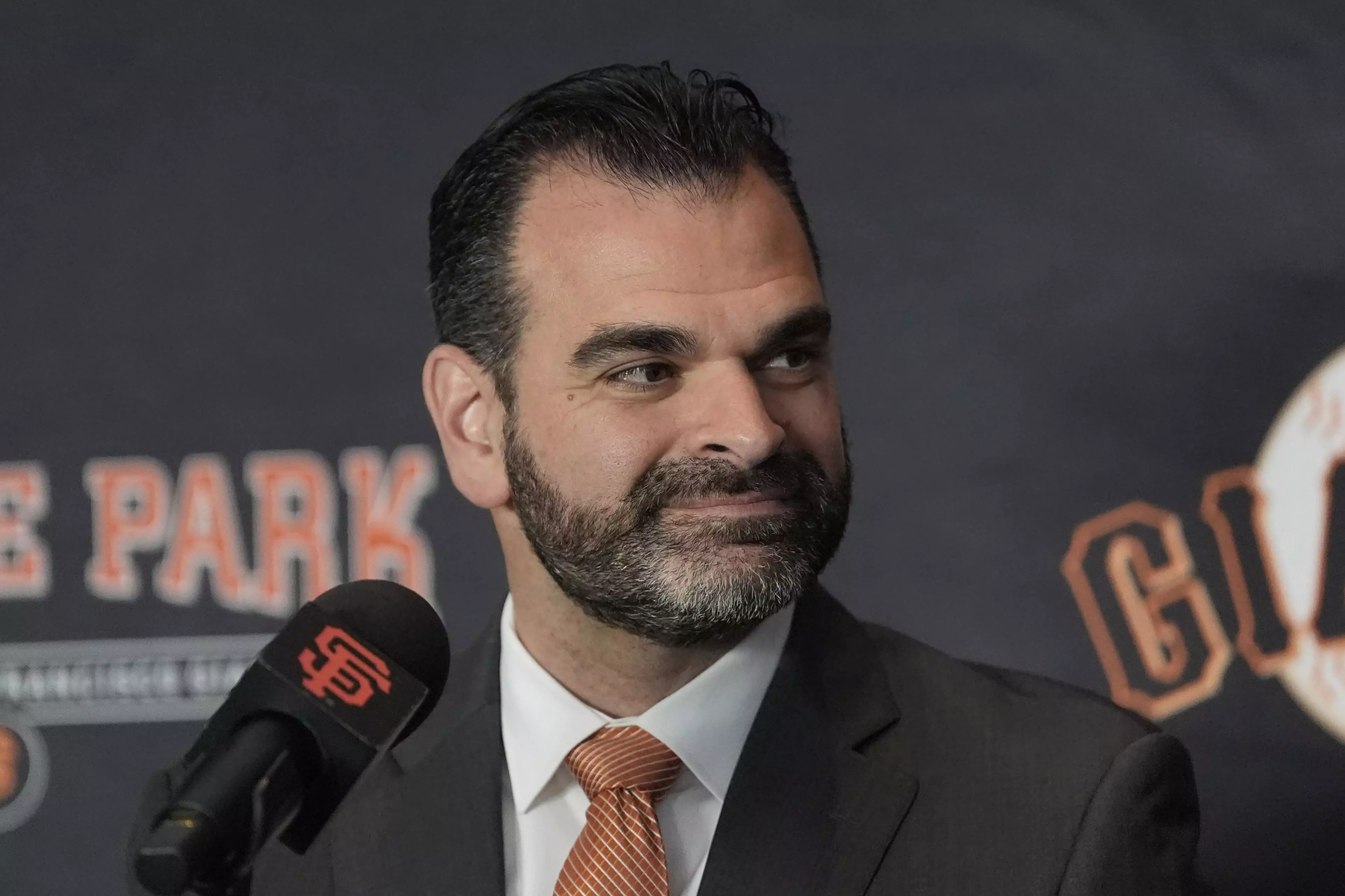 Why a key Giants executive thanks a Dodger legend for his career