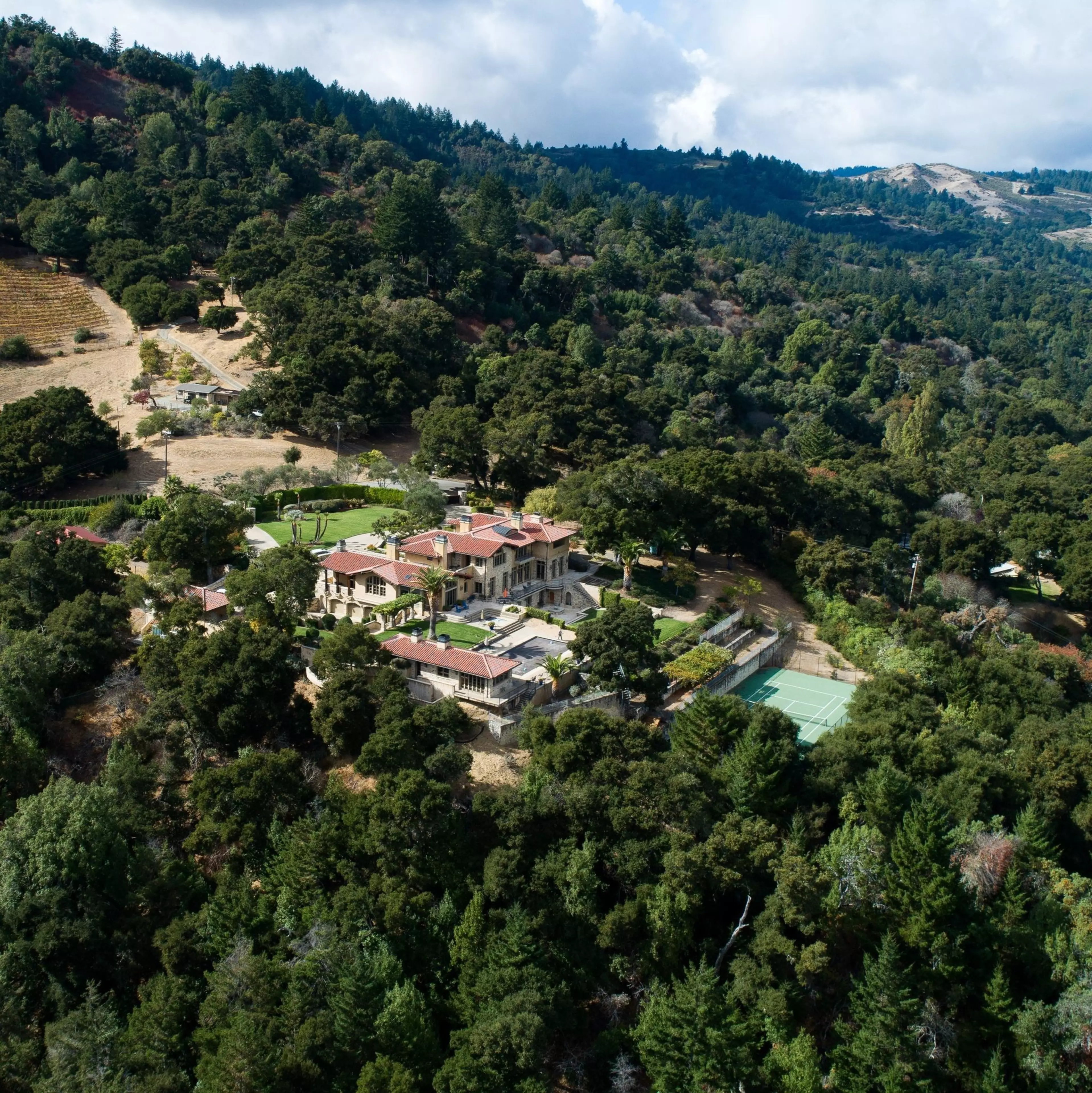 A fight over 253 new homes nearly destroyed this wealthy Silicon Valley town