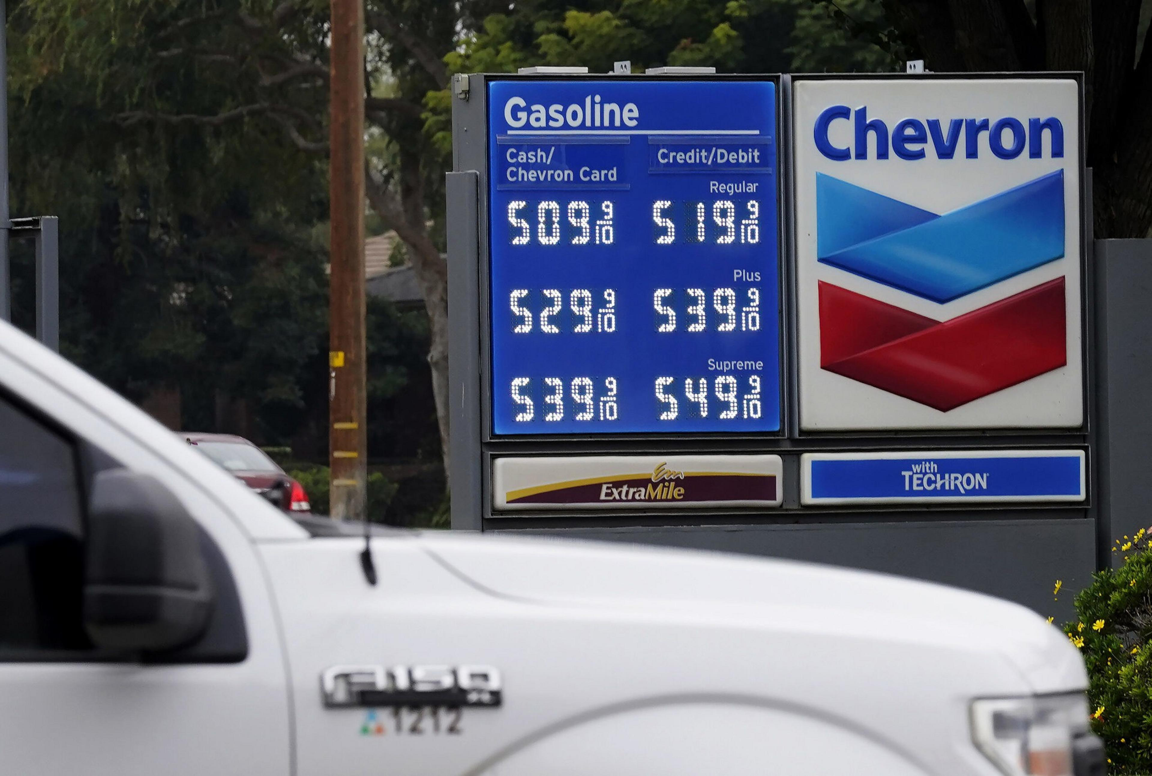 Gasoline prices at Chevron are $5.09 cash/$5.19 credit for Regular, $5.29 cash/$5.39 credit for Plus, and $5.39 cash/$5.49 credit for Supreme.