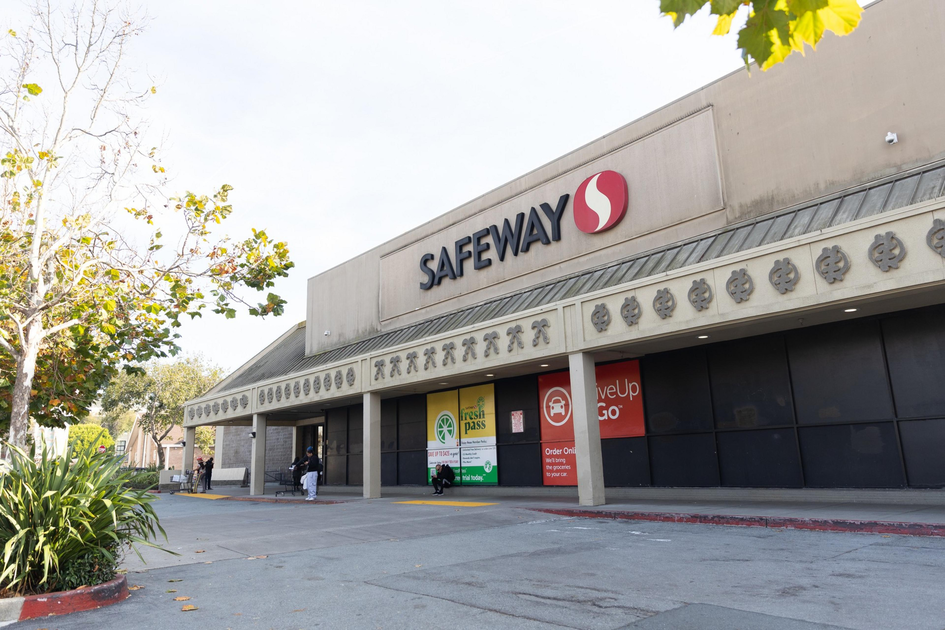 Three grocers walked away from a vacant Fillmore Safeway. Now it’s a political b...