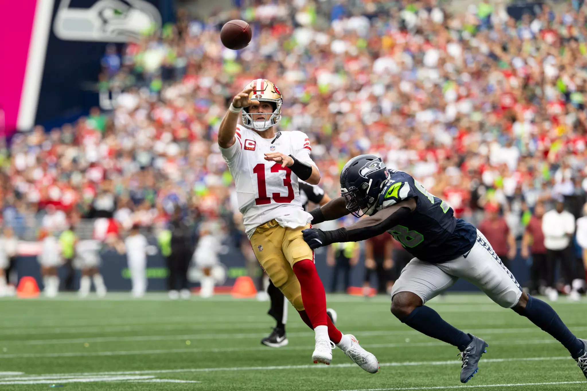 figura borrosa en la oscuridad