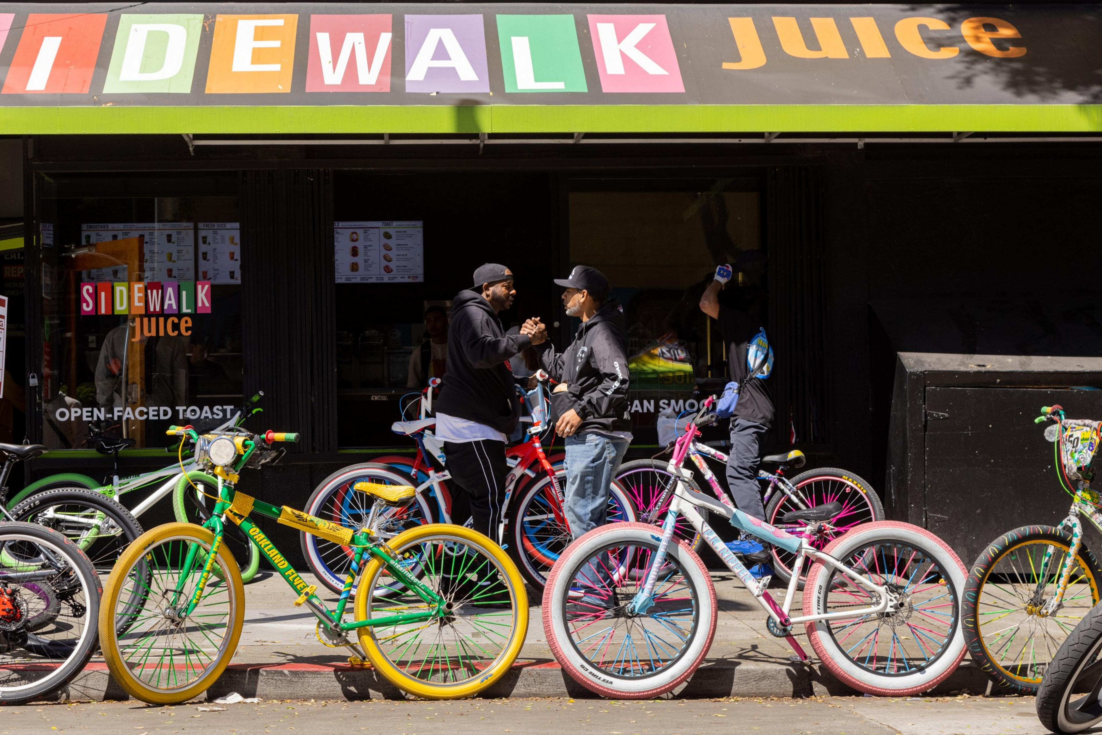 Photos: A sunny day, a sea of bikes and a wheelie-popping fashion show ...