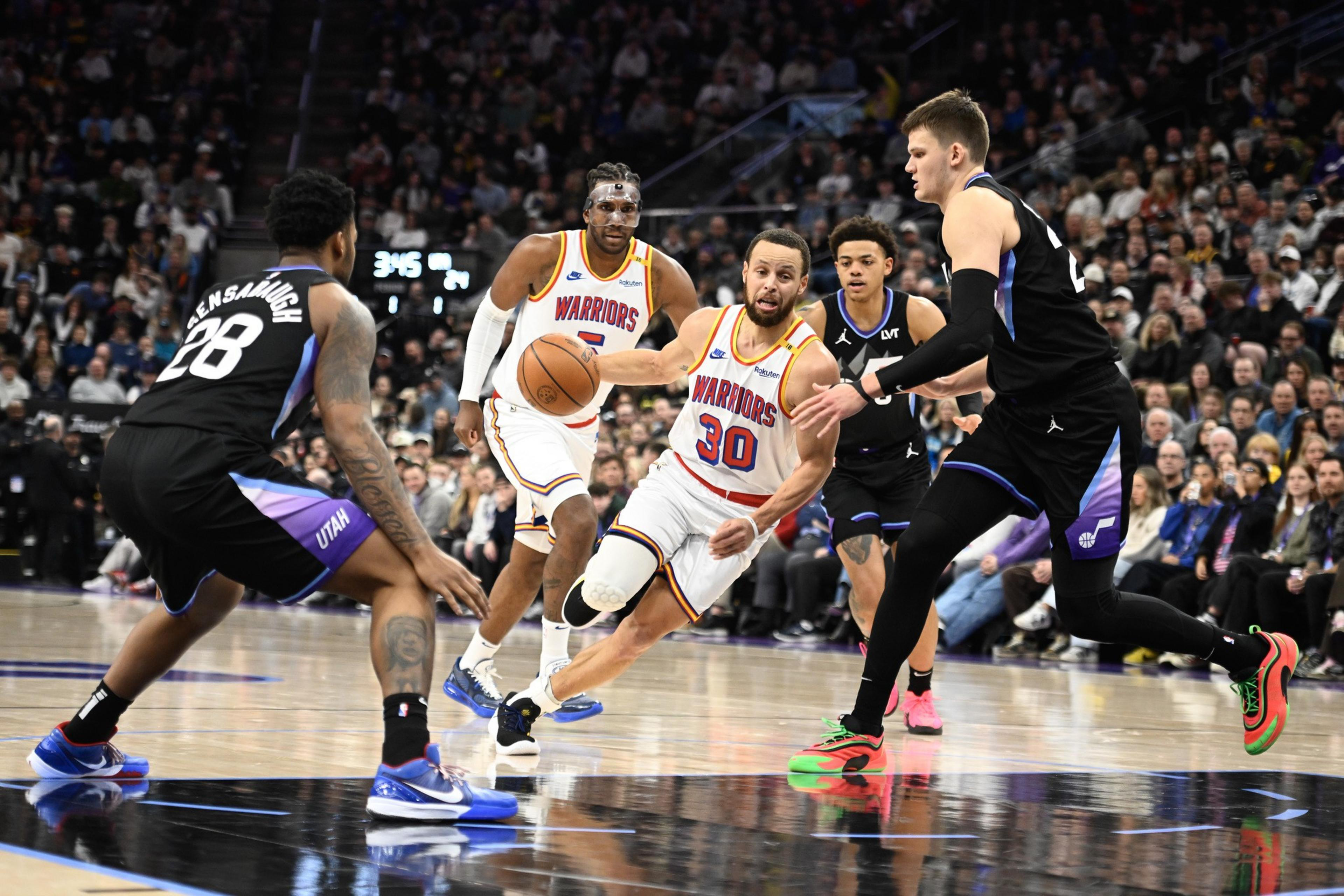 A photo of basketball players