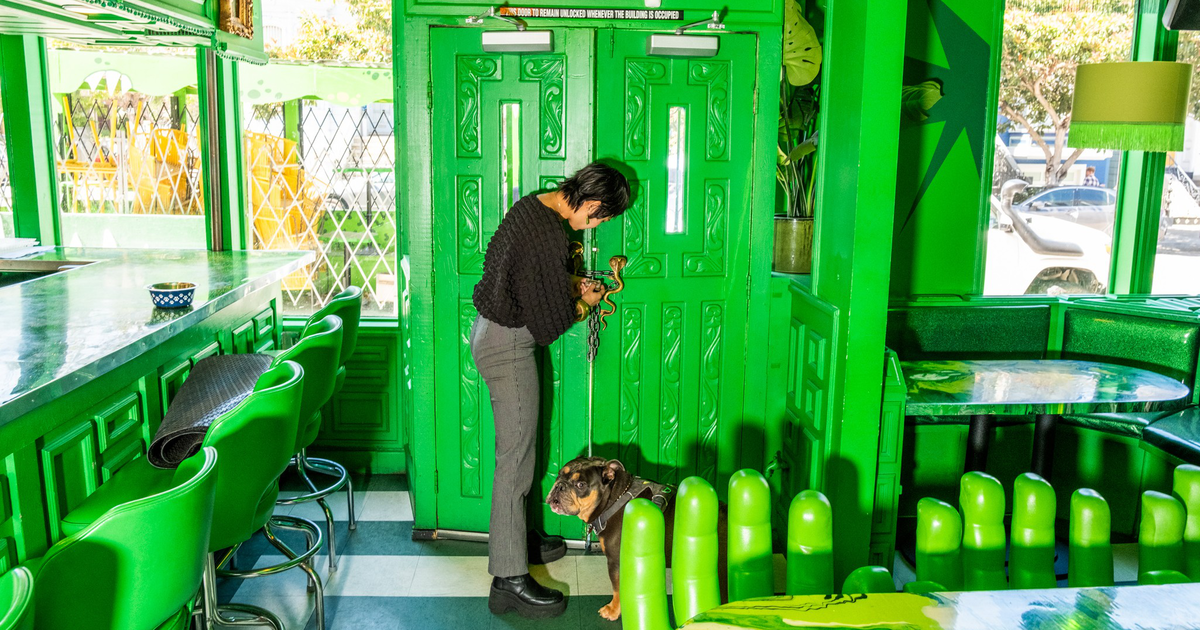 Shuggie’s, SF’s most bonkers restaurant, auctions off its interior