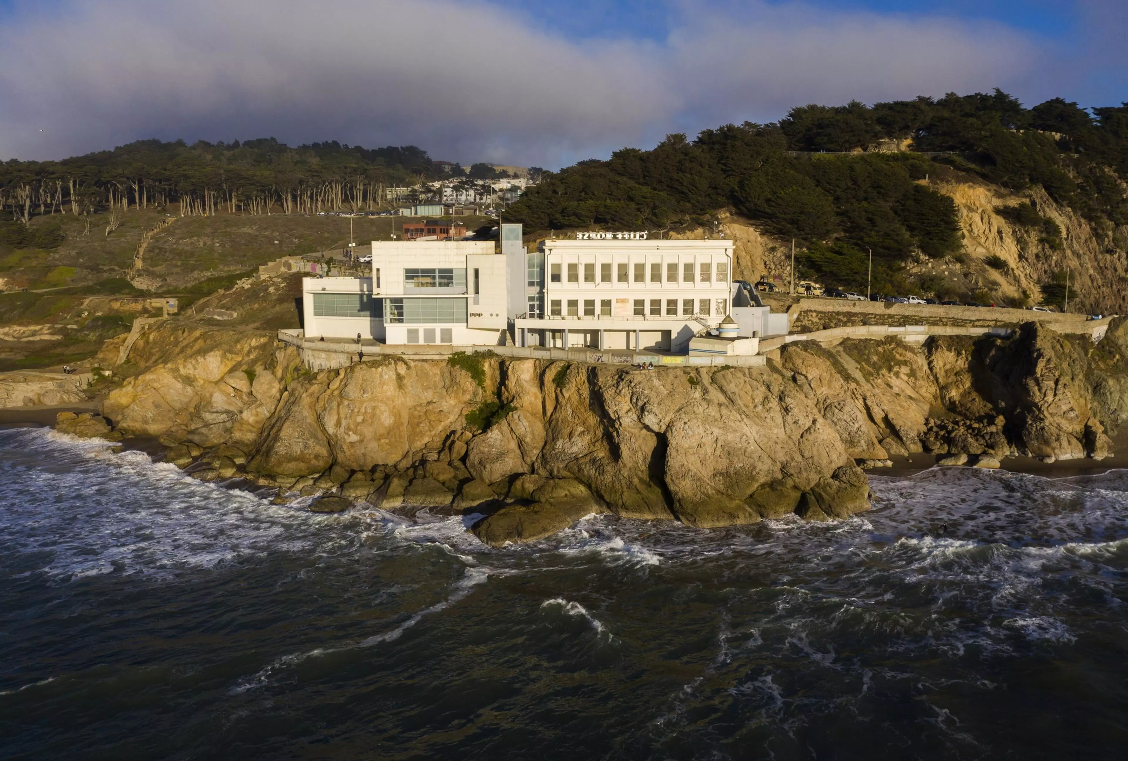 San Francisco's famous Cliff House will reopen in 2024. But it may not be  the 'Cliff House'