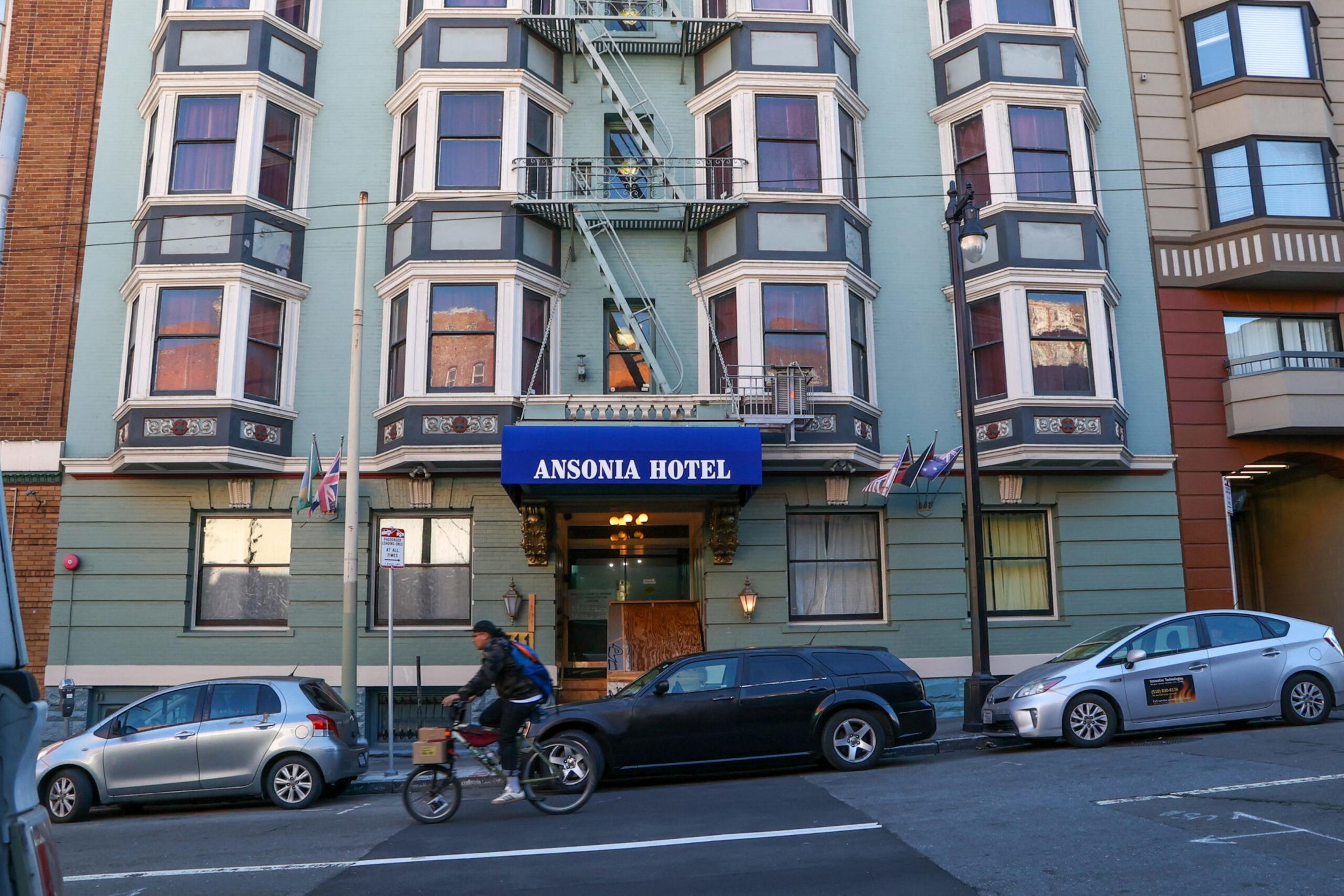 A SRO building in the Tenderloin
