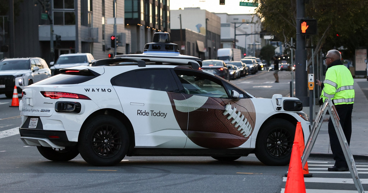 California bill would fine Waymo $10K for blocking first responders
