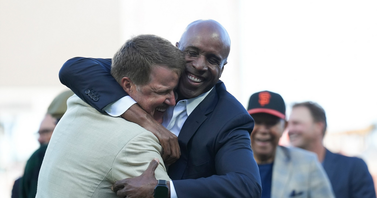 Barry Bonds and Jeff Kent explain their healing hug: ‘Replaying the whole dugout thing’