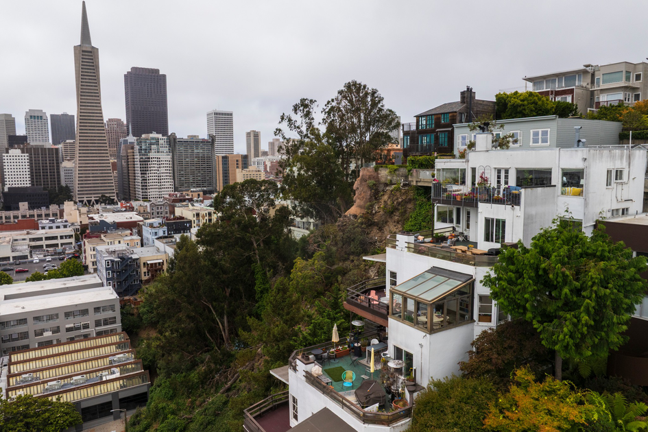 Apartment building with Frida Kahlo, film noir connections asks $8M