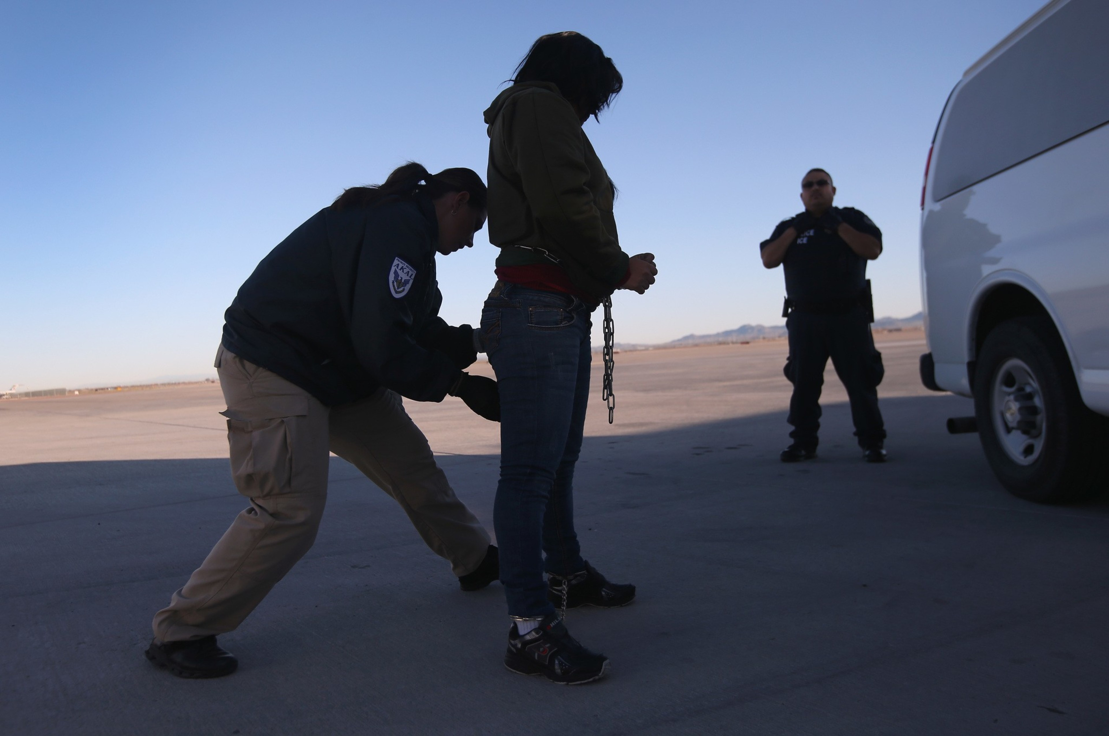 Immigration agents detain migrant
